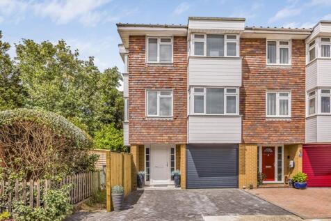 4 bedroom end of terrace house for sale