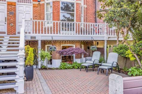2 bedroom ground floor flat for sale