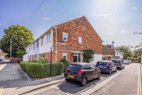 4 bedroom end of terrace house for sale
