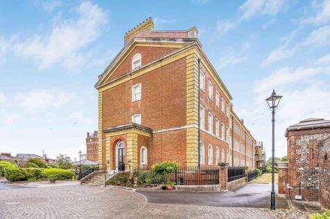 3 bedroom flat for sale