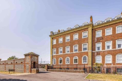 3 bedroom flat for sale