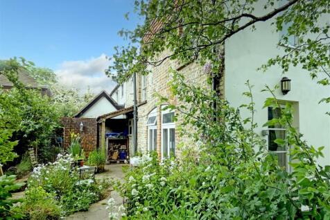 Main Road, Arundel BN18 3 bed cottage for sale