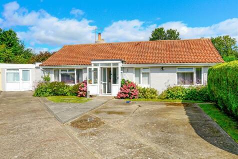 4 bedroom detached bungalow for sale