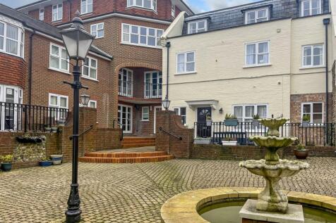 Goda Road, Littlehampton BN17 2 bed cottage for sale