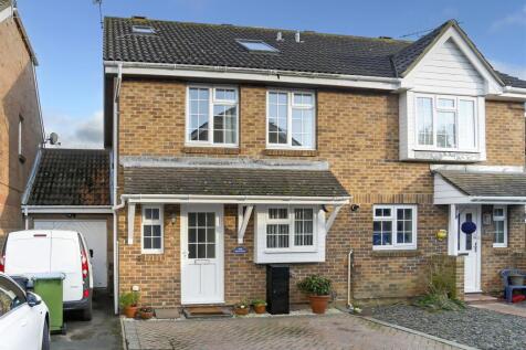 Derwent Close, Littlehampton BN17 4 bed semi