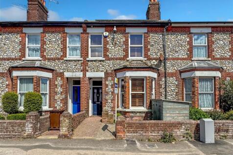 Connaught Road, Littlehampton BN17 4 bed terraced house for sale