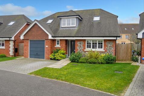 Inglecroft Gardens, Littlehampton BN17 3 bed detached house for sale
