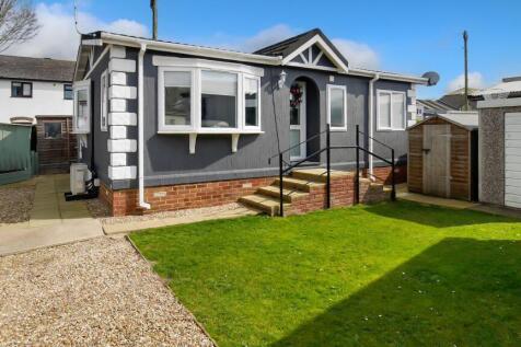 Rope Walk, Littlehampton BN17 2 bed park home for sale