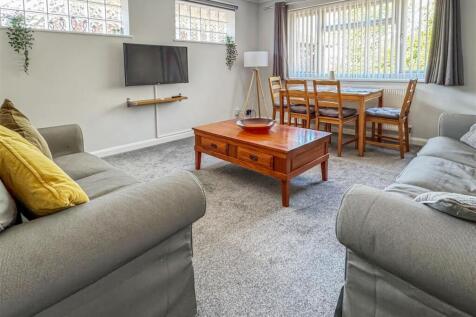 Lyminster Road, Littlehampton BN17 2 bed apartment for sale