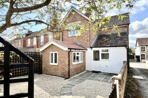 2 bedroom detached house for sale