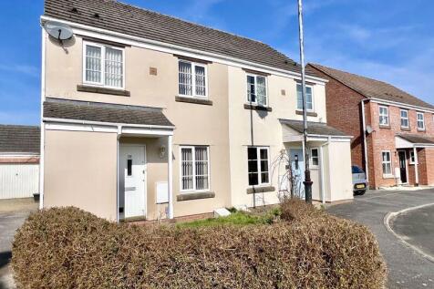 St Margarets Close, Calne SN11 3 bed semi