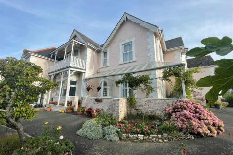 15 bedroom detached house for sale