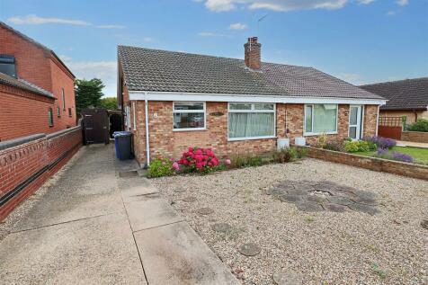 2 bedroom semi-detached bungalow for sale