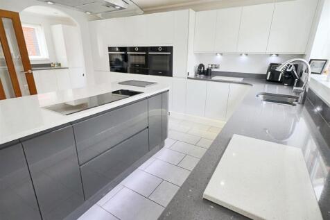 Bentley Drive, Lowestoft 4 bed detached house for sale