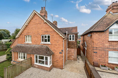 High Street, Goring On Thames RG8 3 bed semi
