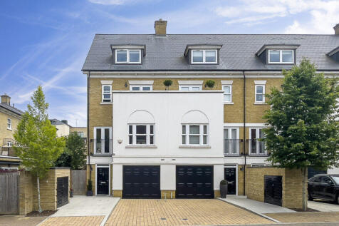 4 bedroom town house for sale