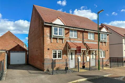 3 bedroom semi-detached house for sale