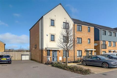 Pethick Road, Littlehampton, West Sussex 4 bed semi