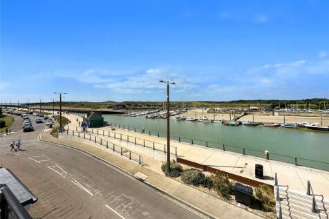 Pier Road, Littlehampton, West Sussex 3 bed apartment for sale