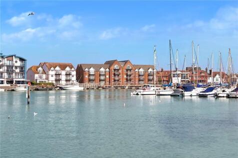 Pier Road, Littlehampton, West Sussex 2 bed apartment for sale