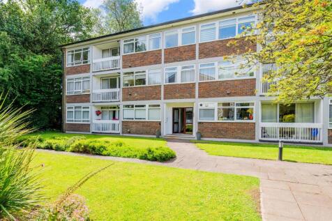 Station Approach, Tadworth 2 bed apartment for sale