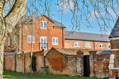 6 Brewhouse Yard, Wallingford, OX10 2 bed apartment for sale