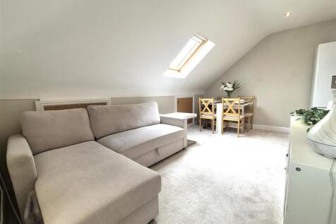 583 Charminster Road, Bournemouth BH8 1 bed maisonette for sale