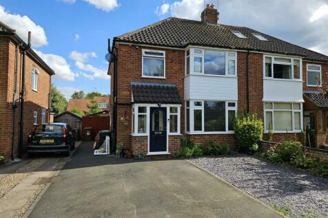 3 bedroom semi-detached house for sale