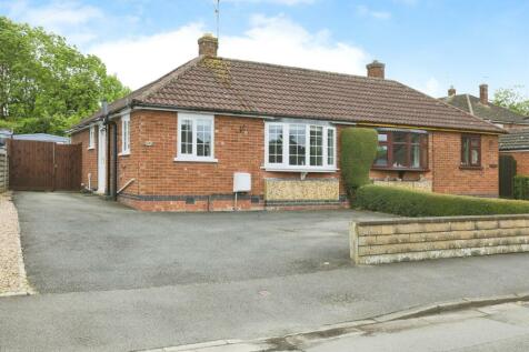 2 bedroom semi-detached bungalow for sale