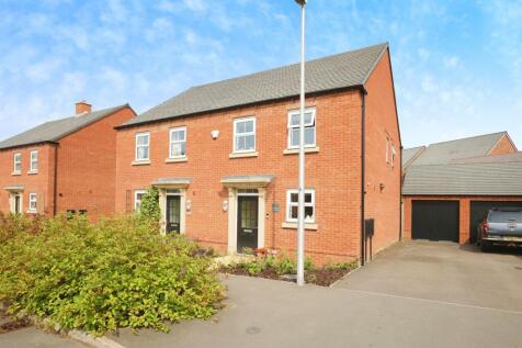 3 bedroom semi-detached house for sale