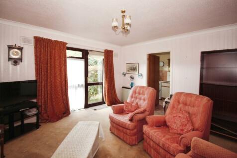 2 bedroom ground floor flat for sale