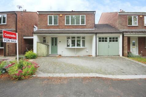 4 bedroom link detached house for sale