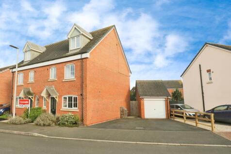 4 bedroom semi-detached house for sale