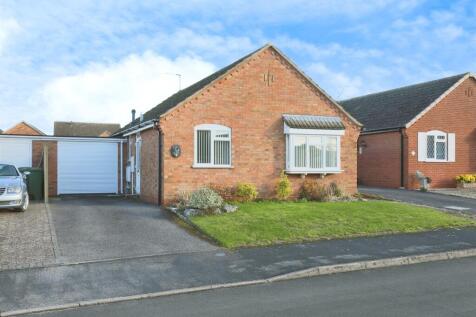 2 bedroom detached bungalow for sale