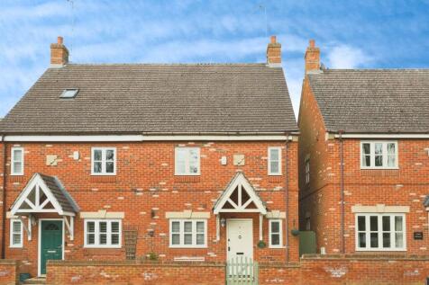 4 bedroom semi-detached house for sale