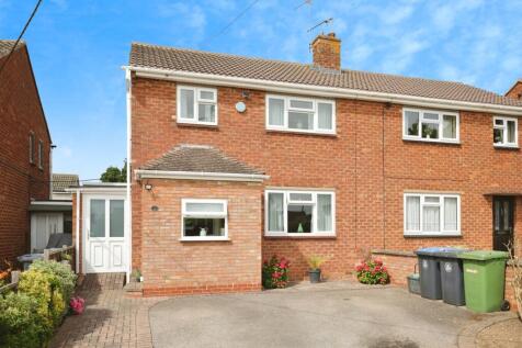 3 bedroom semi-detached house for sale