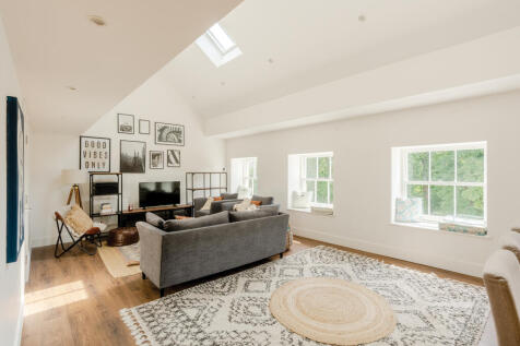 3 bedroom maisonette for sale