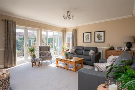 Main Street, Deighton, York YO19 6HD 4 bed detached bungalow for sale