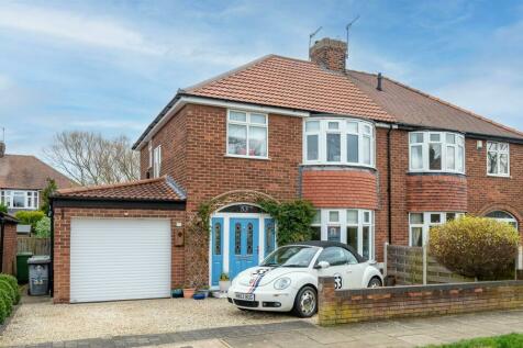 3 bedroom semi-detached house for sale