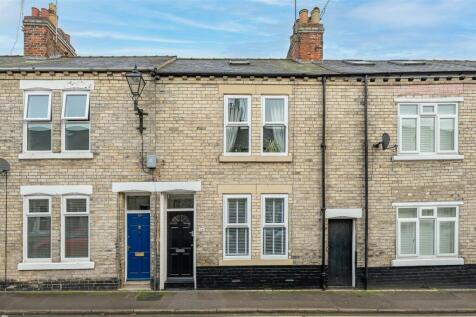 Moss Street, York City Centre, YO23 1BR 2 bed terraced house for sale