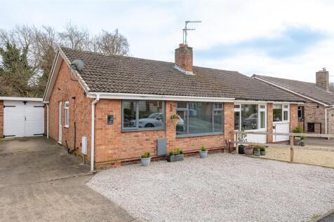 Runswick Avenue, York, Y026 5PP 2 bed semi