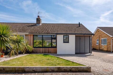 Wolsey Drive, Bishopthorpe, York... 2 bed semi