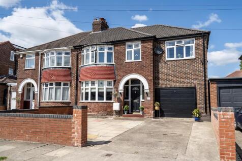Heworth Hall Drive, York, YO31 1AG 4 bed semi