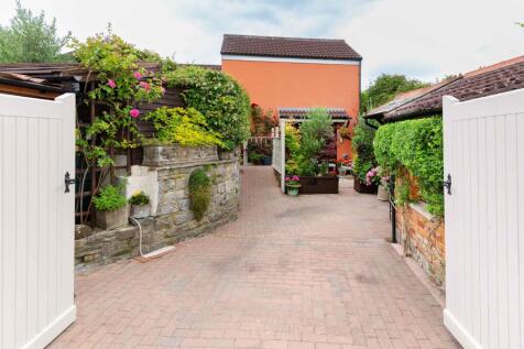 Courtyard Cottage, Great House Court... 3 bed semi