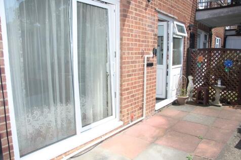 1 bedroom ground floor flat for sale