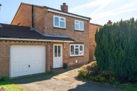 3 bedroom link detached house for sale