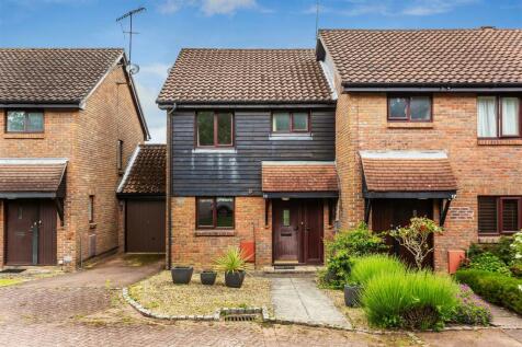 Padbrook, Limpsfield 2 bed end of terrace house for sale