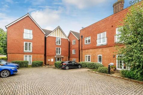 East Hill Road, central Oxted 2 bed apartment for sale