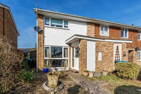 Downs Way, Oxted 2 bed end of terrace house for sale