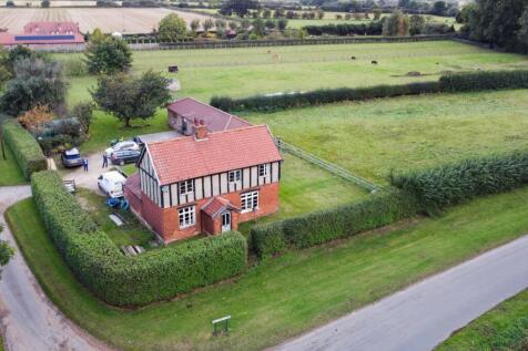 2 bedroom detached house for sale